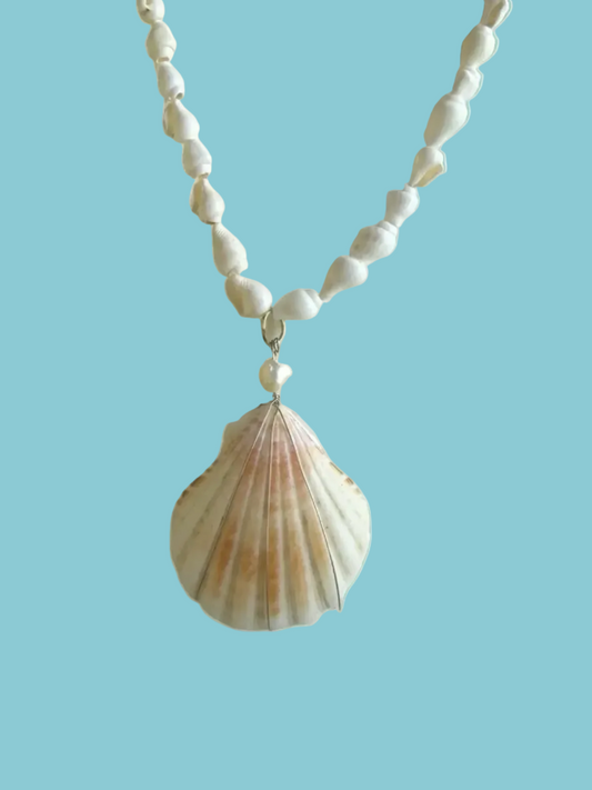 Hawaiian shell necklace